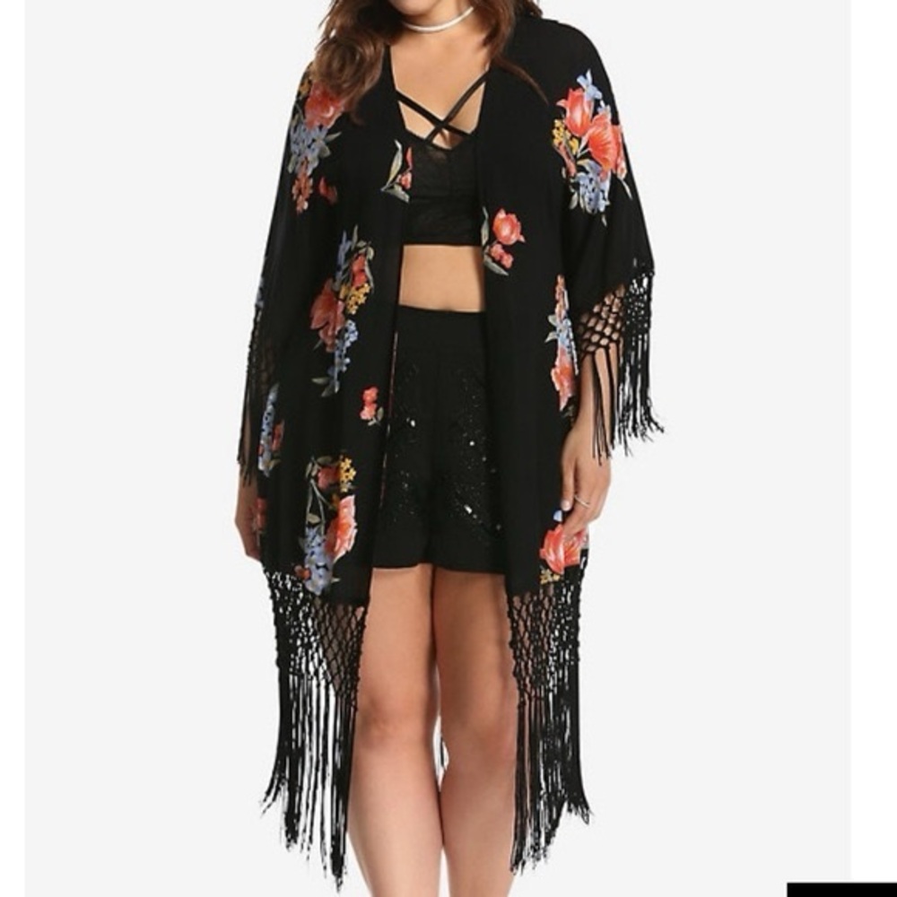 Torrid | Insider Floral Fringe Kimono - Picture 8 of 8